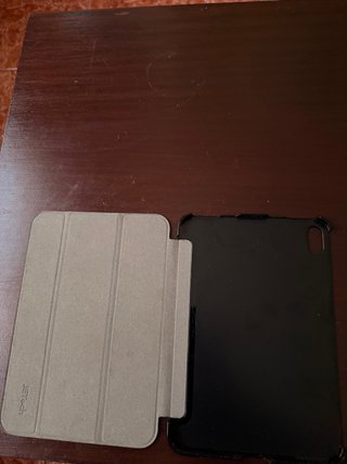iPad mini com capa e películas