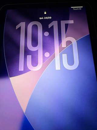 iPad mini com capa e películas