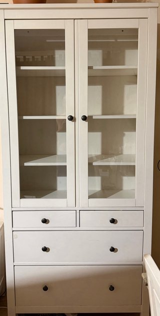 Vitrina IKEA cristal y cajones
