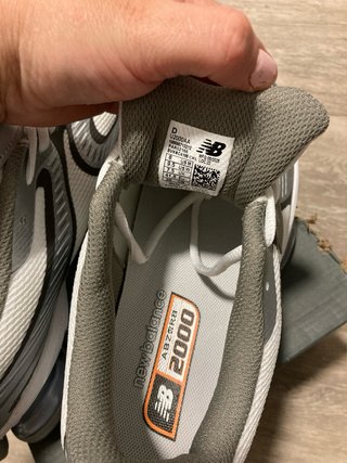 New Balance 9060 Gris Blanco talla 41.5