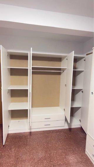 Armario Blanco de Tres y Cuatro Puertas