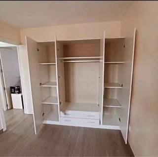 Armario Blanco de Tres y Cuatro Puertas
