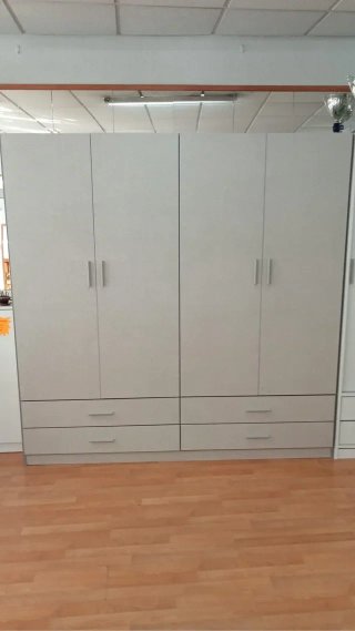 Armario Blanco de Tres y Cuatro Puertas