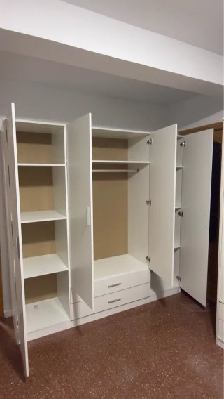 Armario Blanco de Tres y Cuatro Puertas