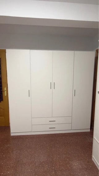 Armario Blanco de Tres y Cuatro Puertas