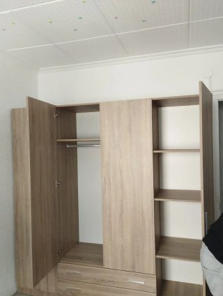 Armario Blanco de Tres y Cuatro Puertas