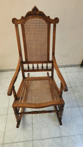 2 Mecedoras de Madera y Rejilla
