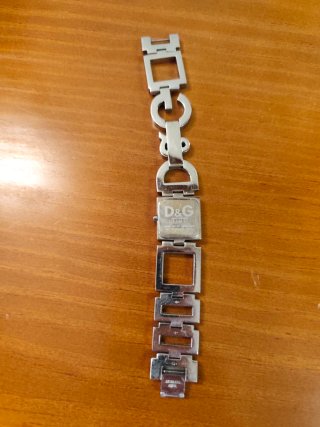 Reloj Dolce & Gabbana Plateado con pila nueva