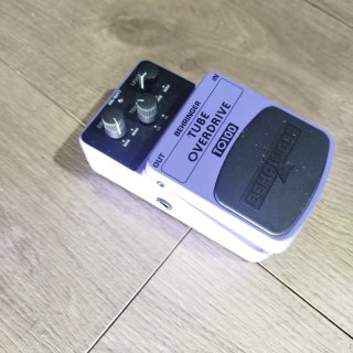 Pedal Behringer Tube Overdrive TO100 y Cables