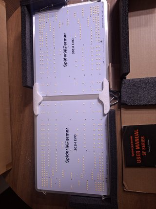 Spider Farmer SF-2000 LED Grow Light