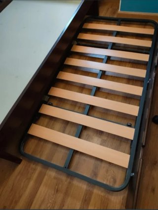 Cama nido de madera oscura