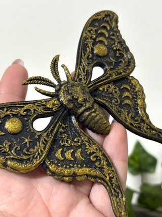 Adorno de Mariposa Negro y Dorado