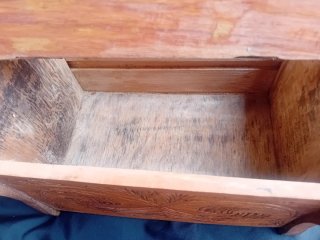 Zapatero Antiguo de Madera Tallada