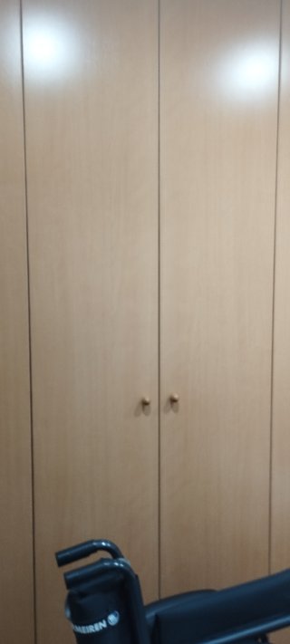 Conjunto de muebles: mesita y cama