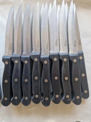 Cubertería COMAS 12 Chuleteros Mango Negro