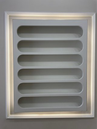 Mueble Expositor con luz LED integrada.