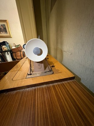 Máquina de coser Singer con mueble