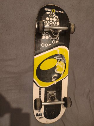 Skate Black 8 Hole