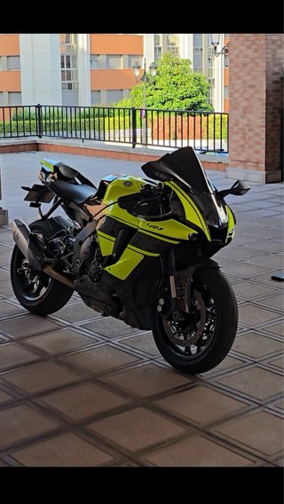 Yamaha R1 2024