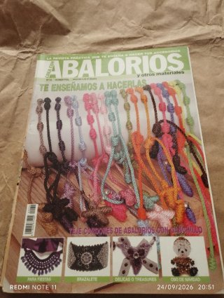 Lote de 4 revistas para hacer bisutería.