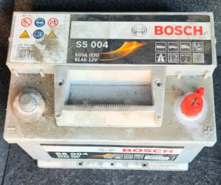 Batería Bosch S5 004 12V 61Ah 600A