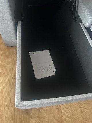 Sofá cama gris con almacenaje