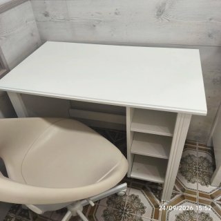 Silla de plástico con ruedas