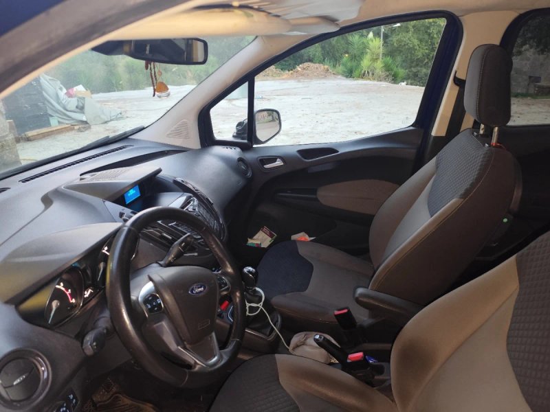 Ford Transit Courier 2018, foto 2