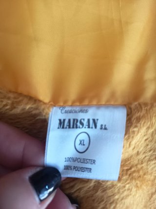 Plumas amarillo con capucha