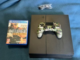 Consola PlayStation 4 (PS4) con mando y juegos