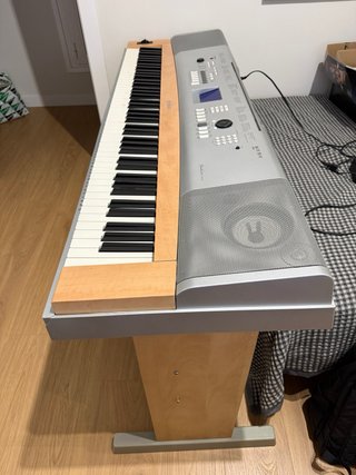 Piano Teclado Yamaha PortableGrand DGX-620