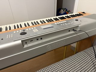 Piano Teclado Yamaha PortableGrand DGX-620