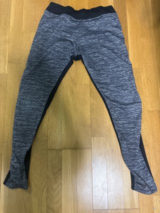 Mallas deportivas grises y negras