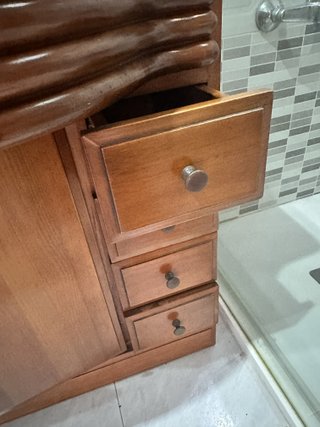 Mueble de baño con espejo y lavabo Roca