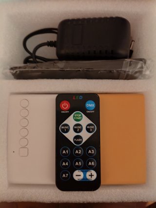 PROYECTOR LED FULL HD 1920p1080p PORTATIL. NUEVO