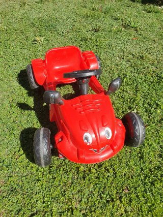TRACTOR a pedales + COCHE pedales de regalo.