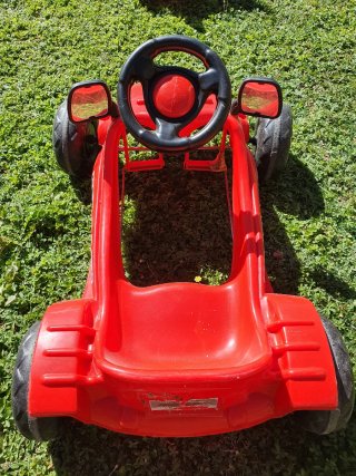 TRACTOR a pedales + COCHE pedales de regalo.
