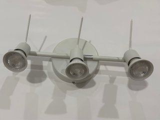 Lámpara de 3 focos blanca, muy nueva. Oferta ganga