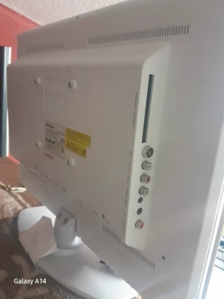 Televisor blanco DMT TECH 22 pulgadas
