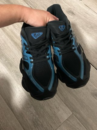 Zapatillas New Balance Negras y Azules talla 43