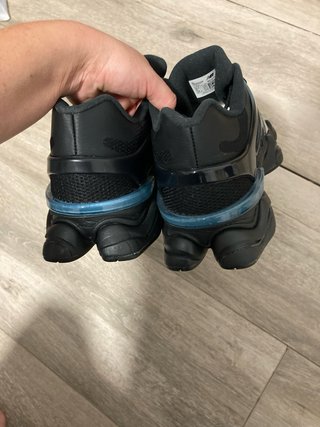 Zapatillas New Balance Negras y Azules talla 43