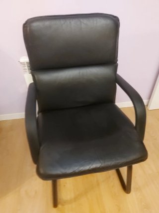Silla de Oficina de Piel Negra