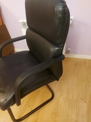 Silla de Oficina de Piel Negra