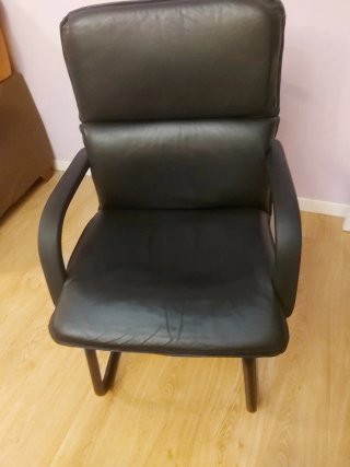 Silla de Oficina de Piel Negra