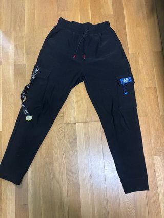 Pantalón de chándal negro con bolsillos