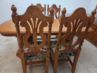 Mesa de Comedor con 4 Sillas de Madera