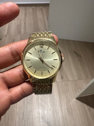 Reloj Lotus Dorado