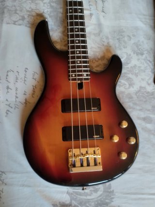 Bajo Yamaha BBG4S II