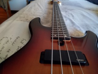 Bajo Yamaha BBG4S II