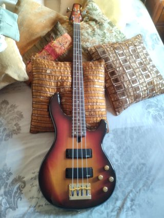 Bajo Yamaha BBG4S II